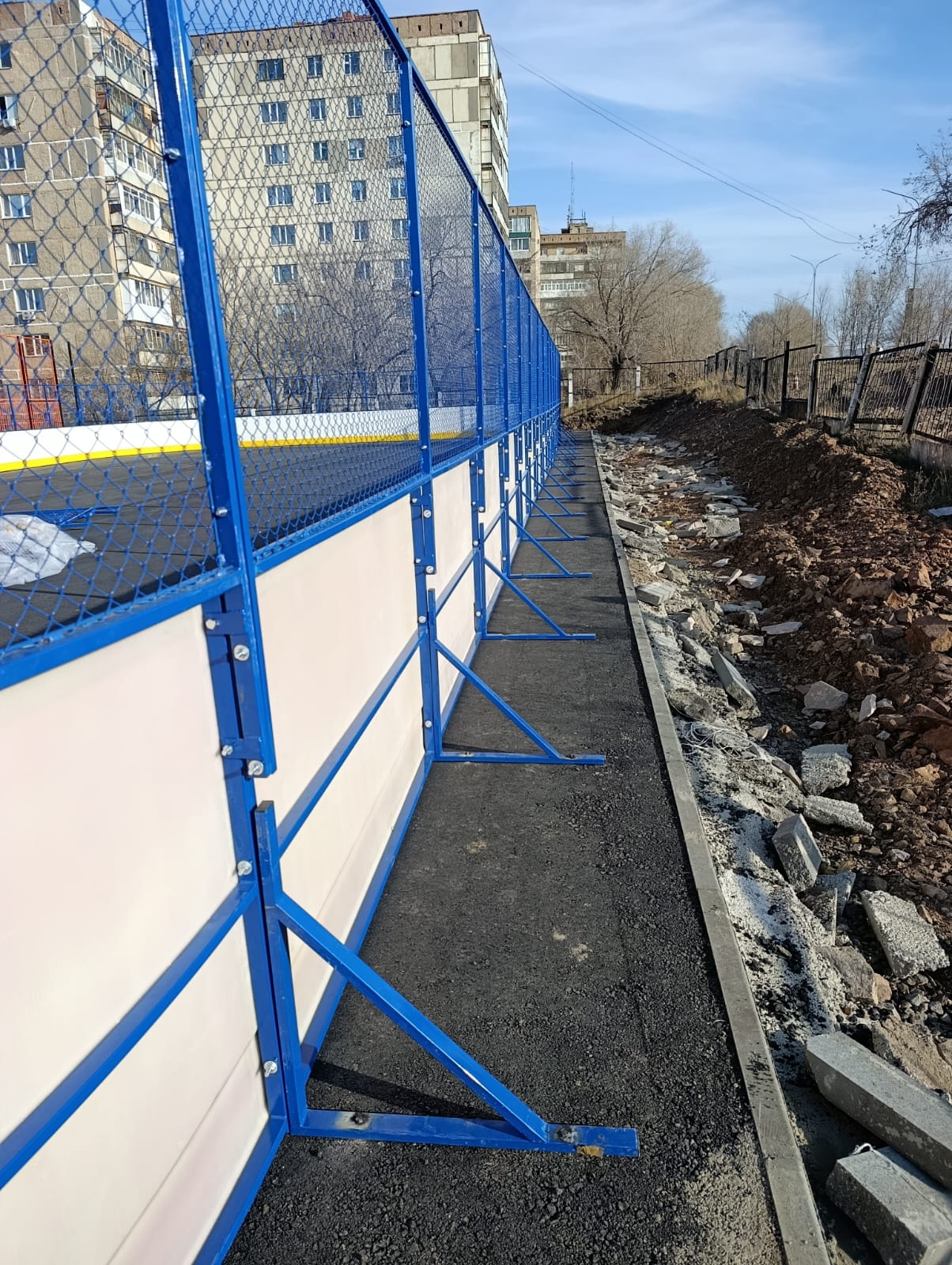 Закончили строительство многофункциональной спортивной площадки