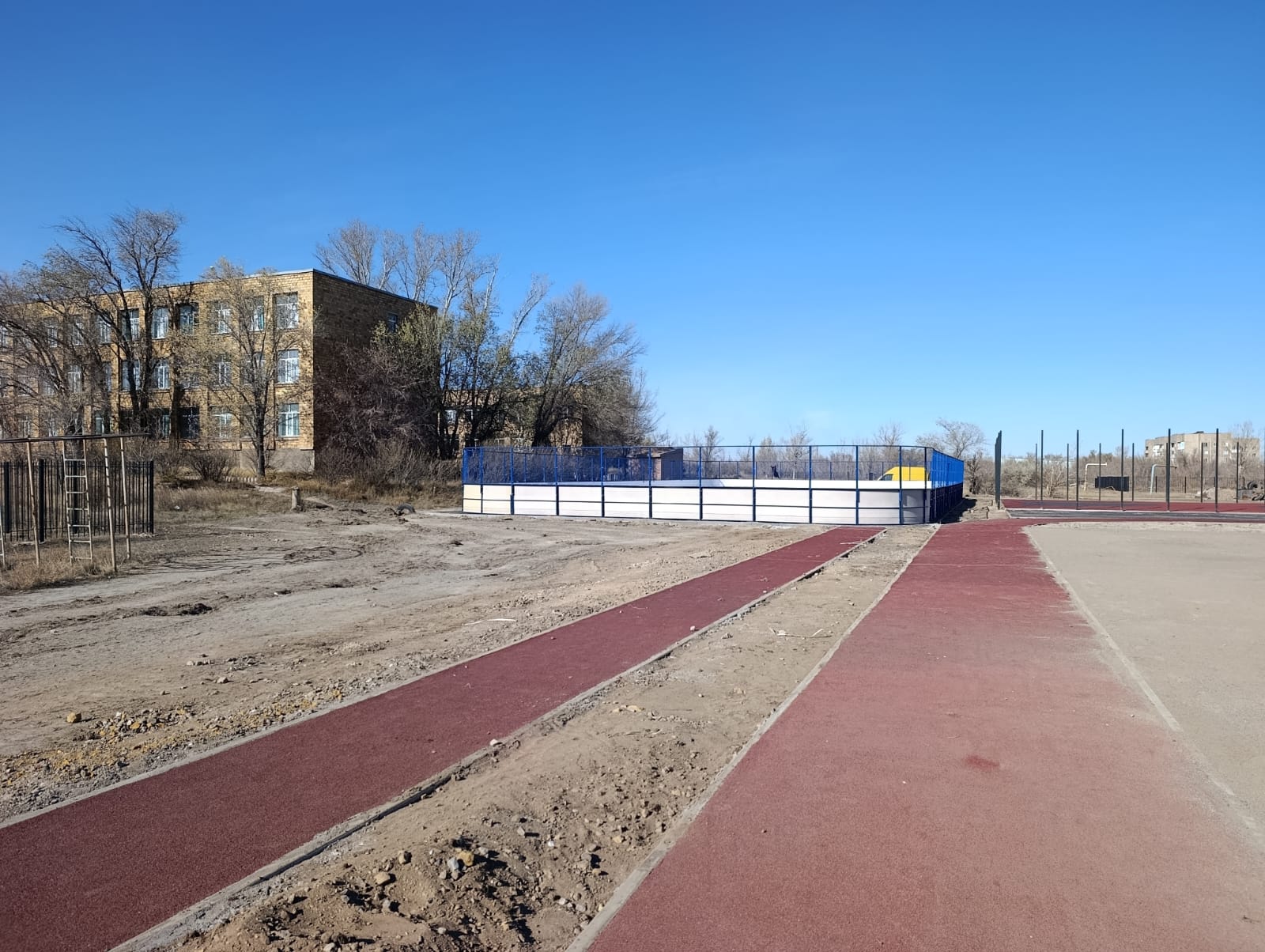 Закончили строительство спортивной площадки